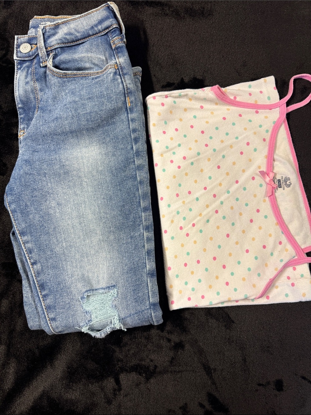 Old Navy Medium Blue Distressed Skinny Jeans and top💕